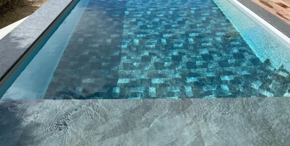 construction piscine à débordement 8x4 toulouse haute garonne