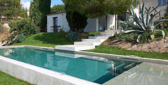 construction piscine à débordement semi entérrée toulouse 31 haute garonne