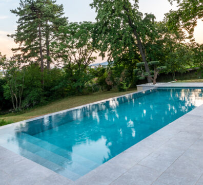 construction piscine à débordement sur terrain en pente toulouse 31