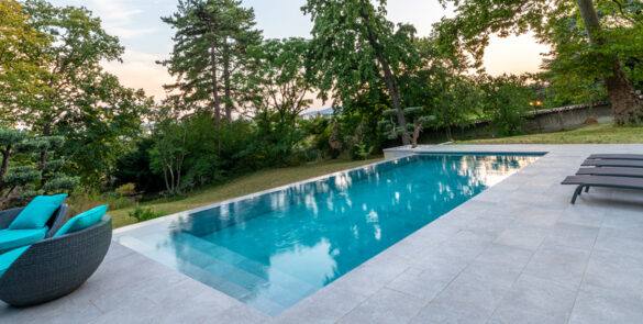 construction piscine à débordement sur terrain en pente toulouse 31