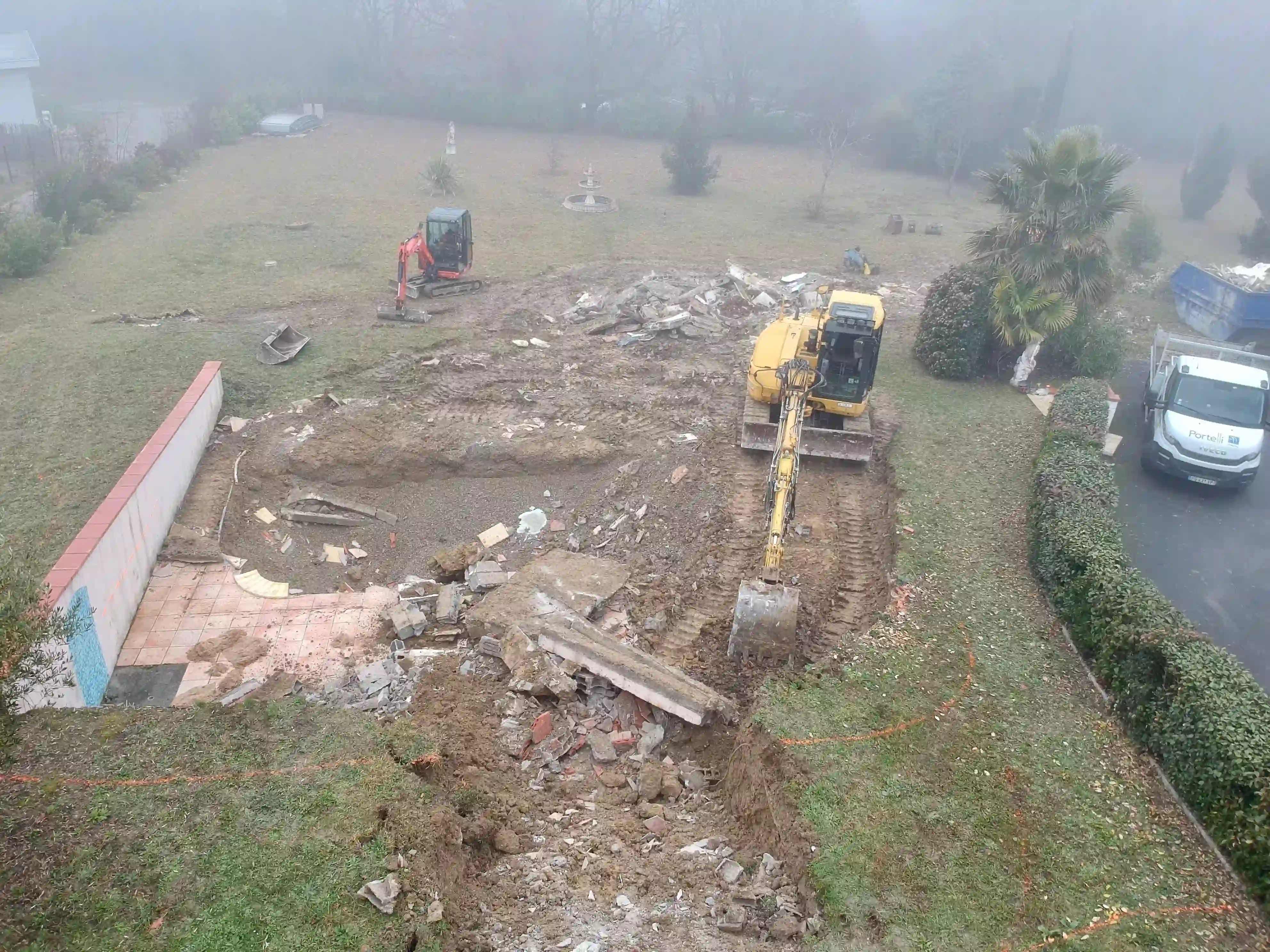 Création piscine béton armée avant apres toulouse
