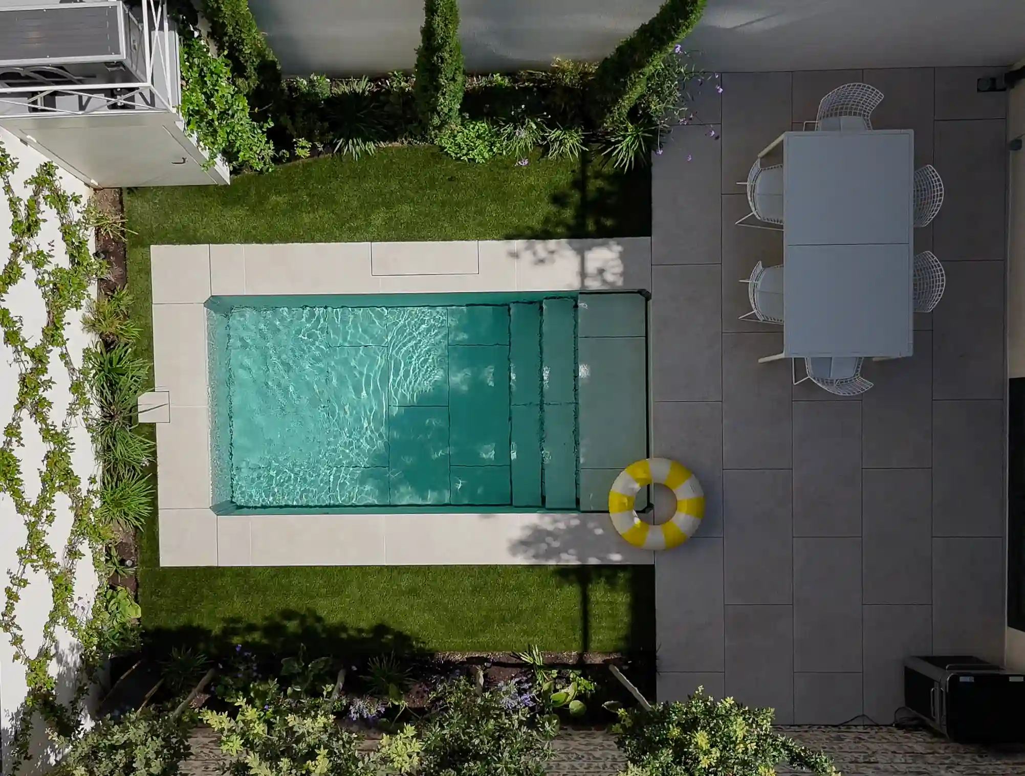 avant aprés construction d'une petite piscine à toulouse