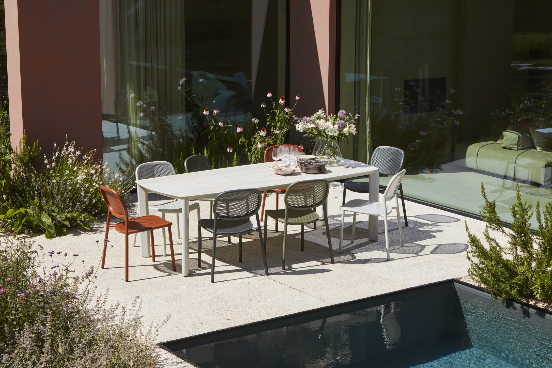 imgi 5 star chaises en metal peint rouge vert blanc avec table star t