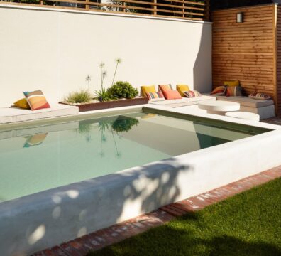 Piscine semi enterrée Toulouse : Expertise & sur mesure