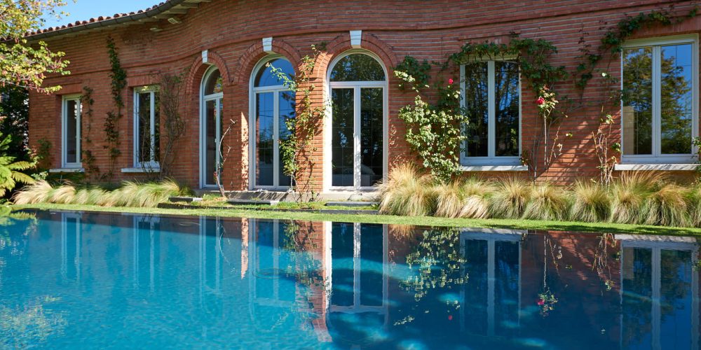 Construction grande piscine pour villa à Toulouse